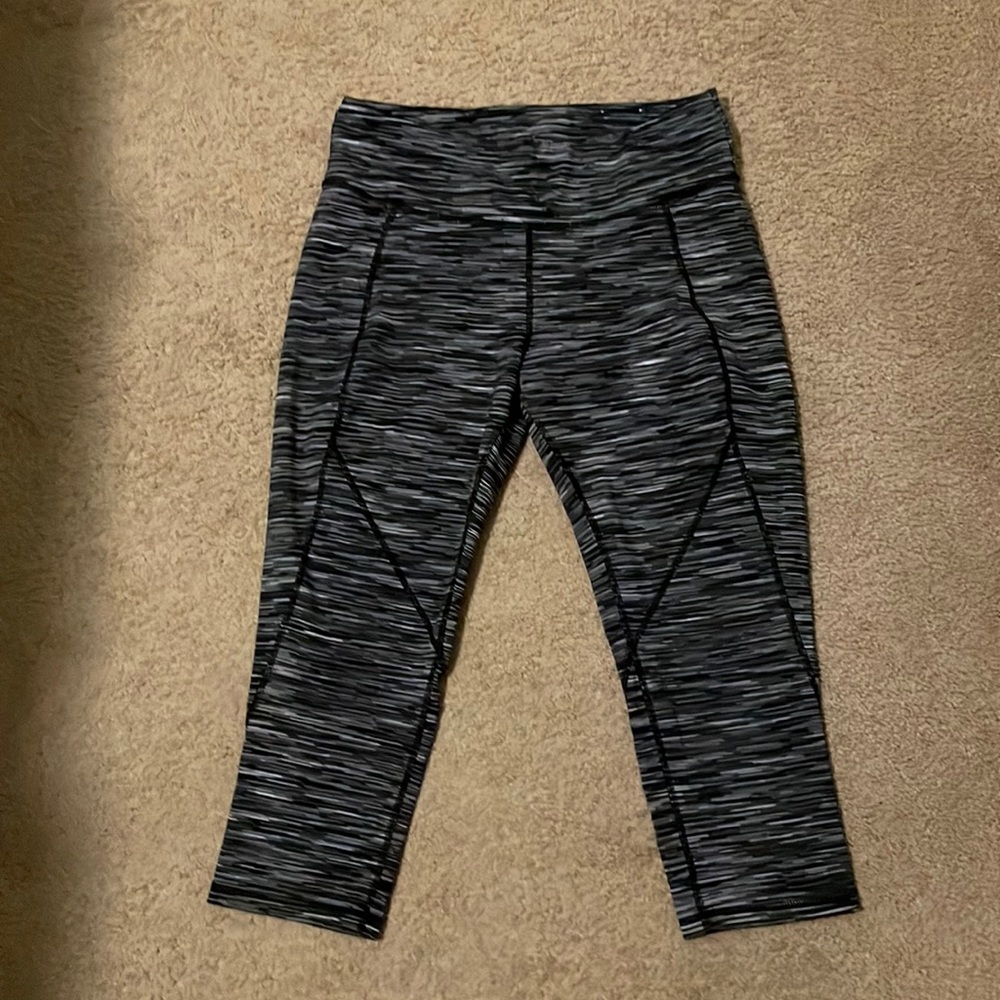 Women’s black and white quarter length workout leggings